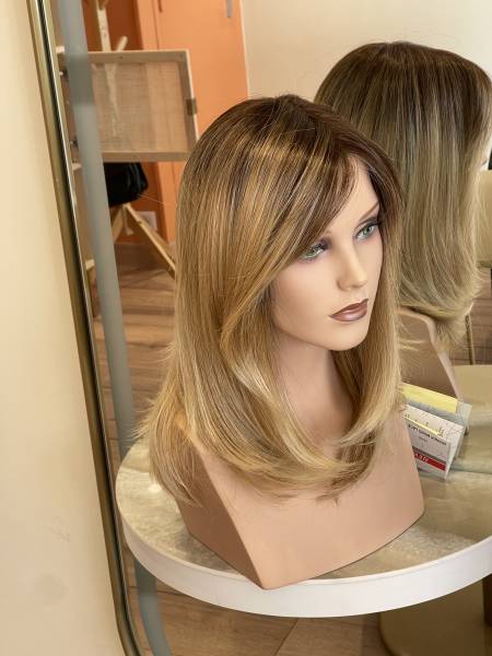 Perruques classe 2 cheveux longs très naturelle à la ciotat